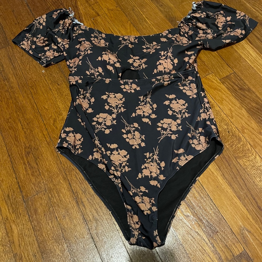 1piece bathing suit